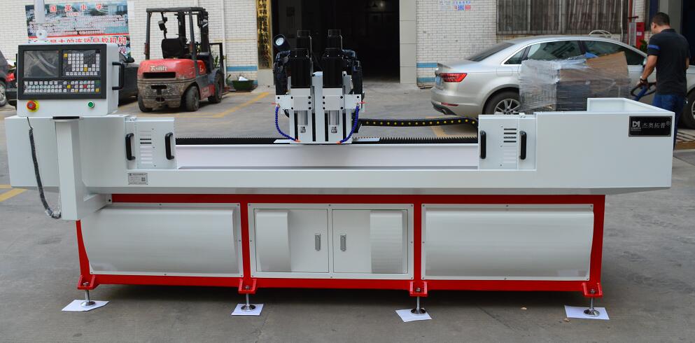 多米自動沖孔機